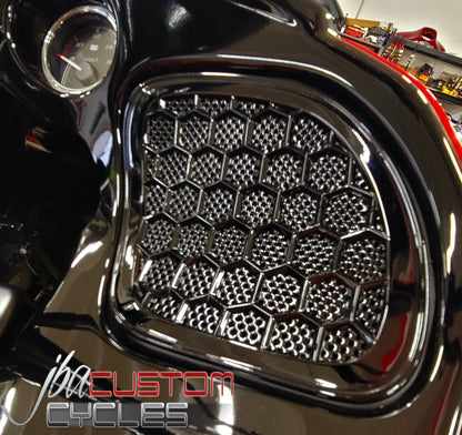 HONEYCOMB '15-23 ROAD GLIDE SPEAKER GRILL INNER FAIRING SET